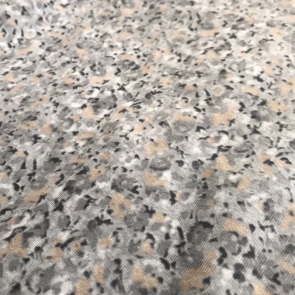 Lululemon Grey Patterned Athletic Top - image 4